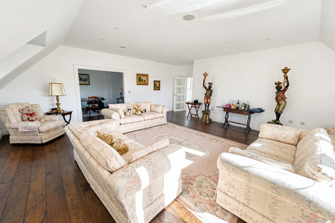 3 bedroom penthouse for sale, Croydon Road, Keston, BR2