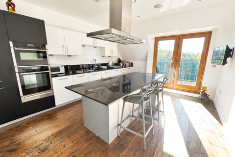 3 bedroom penthouse for sale, Croydon Road, Keston, BR2