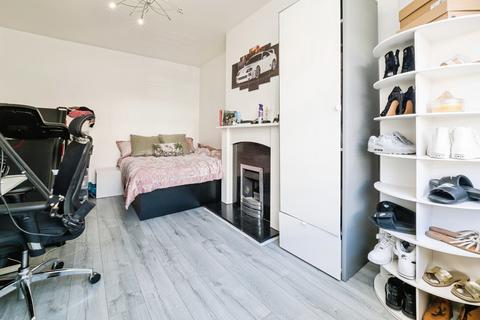 3 bedroom terraced house for sale, Leighton Avenue, London, E12