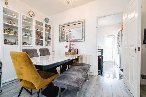 3 bedroom terraced house for sale, Leighton Avenue, London, E12