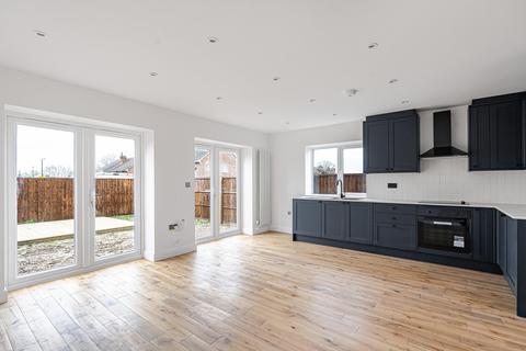 4 bedroom detached house for sale, Wide Way, Mitcham, CR4