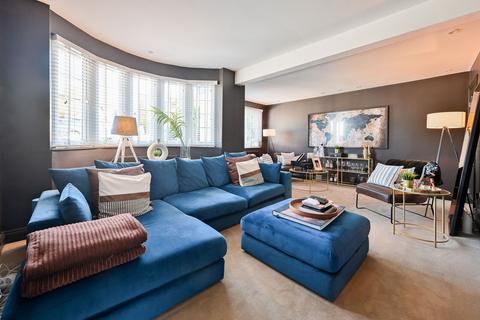 Caldecote Gardens, Bushey, WD23
