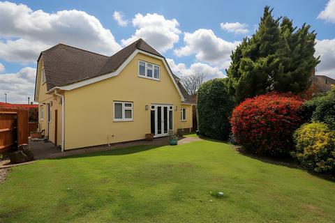 4 bedroom detached house for sale, Roxwell Road, Chelmsford, CM1