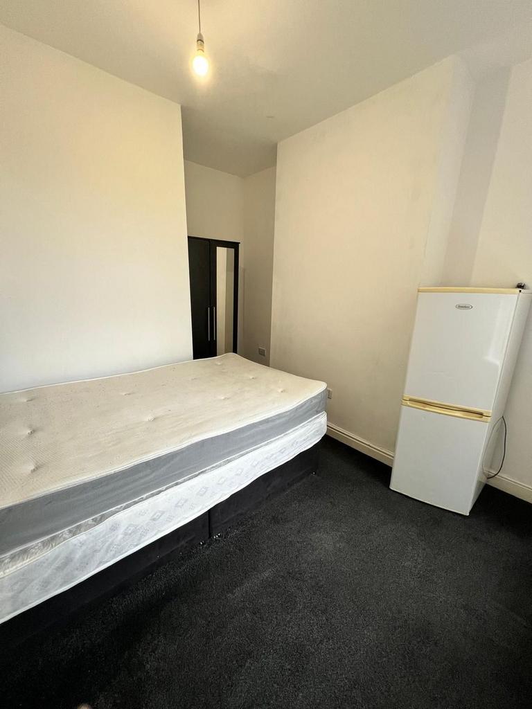 House in Salford, Lower Broughton, Greater Manchester - View 2