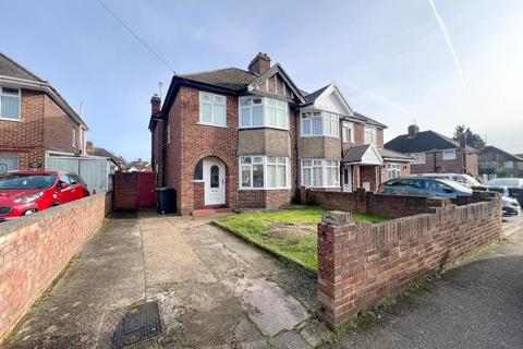 3 bed semi-detached house for rent in Shearley Close