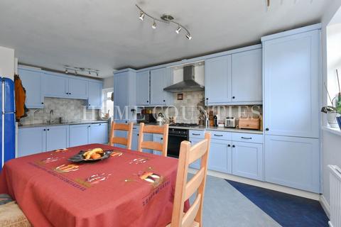 4 bedroom bungalow for sale, Sunnybank Road, Potters Bar, EN6