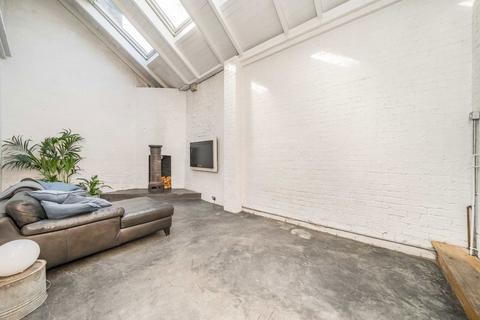 3 bedroom house for sale, Woodseer Street, London E1