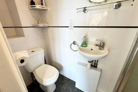 1 bedroom in a house share to rent, The Coppice, Yiewsley