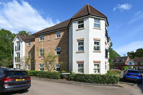 2 bedroom apartment for sale, Haskins Gardens, Farnborough GU14