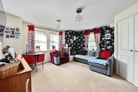 2 bedroom apartment for sale, Haskins Gardens, Farnborough GU14