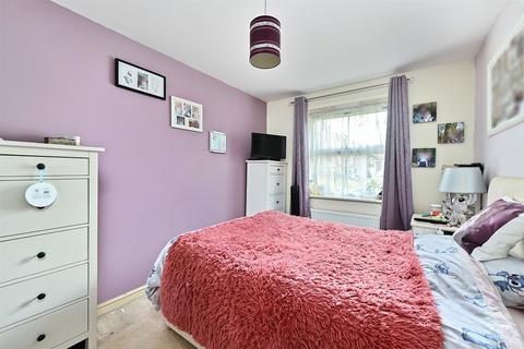 2 bedroom apartment for sale, Haskins Gardens, Farnborough GU14