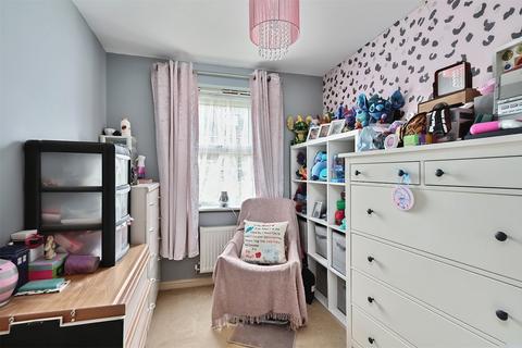 2 bedroom apartment for sale, Haskins Gardens, Farnborough GU14