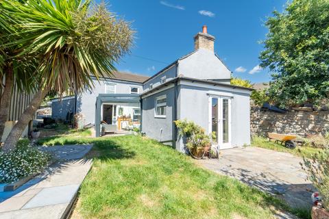 Detached house - St. Johns Crescent, Newport, NP10