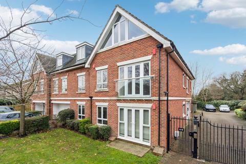2 bedroom flat for sale, Chiltern Mews, 44 Lincoln Park, Amersham, Buckinghamshire, HP7 9HD