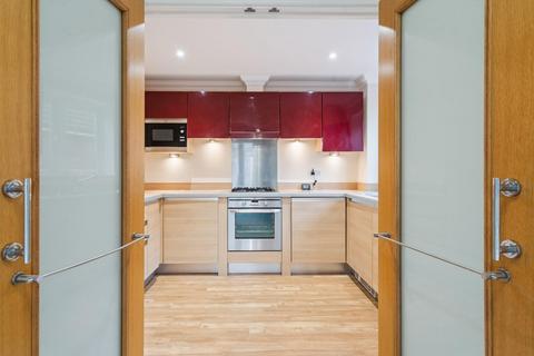 2 bedroom flat for sale, Chiltern Mews, 44 Lincoln Park, Amersham, Buckinghamshire, HP7 9HD