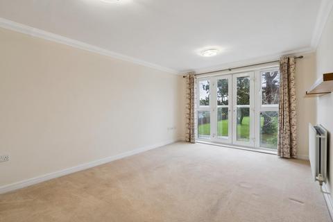 2 bedroom flat for sale, Chiltern Mews, 44 Lincoln Park, Amersham, Buckinghamshire, HP7 9HD