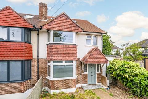 undefined, Elm Close, Twickenham TW2