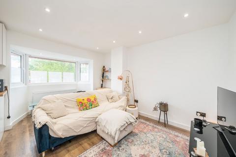 undefined, Elm Close, Twickenham TW2