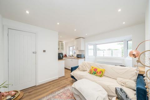 undefined, Elm Close, Twickenham TW2