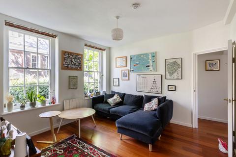 1 bedroom apartment for sale, Vicarage Crescent, London, SW11