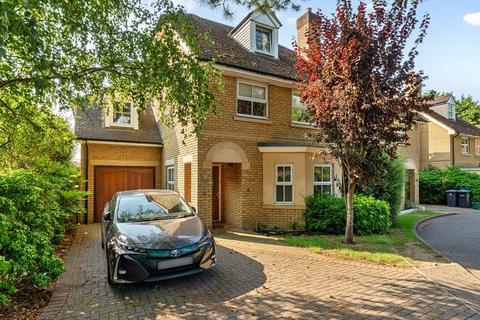 4 bedroom detached house to rent, London Road, Englefield Green TW20