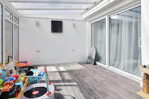 2 bedroom semi-detached bungalow to rent, Botany Road Broadstairs CT10