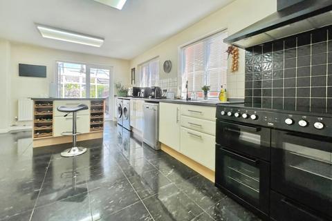 4 bedroom detached house for sale, Emersons Avenue, Swanley BR8