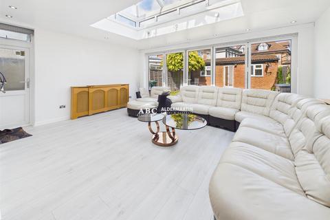 4 bedroom semi-detached house to rent, Alders Road, Edgware