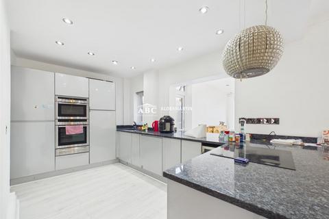 4 bedroom semi-detached house to rent, Alders Road, Edgware