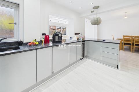 4 bedroom semi-detached house to rent, Alders Road, Edgware