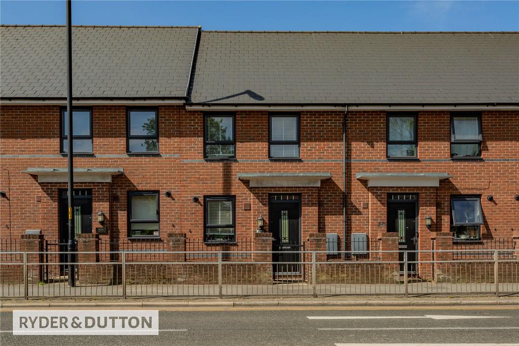Manchester Road, Castleton, Rochdale... 3 bed terraced house - £210,000
