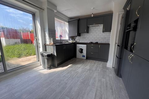 2 bedroom terraced house to rent, Sydney Road, London, SE2