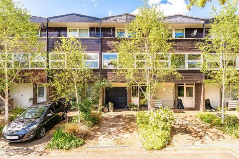 Blagdon Walk, Teddington TW11