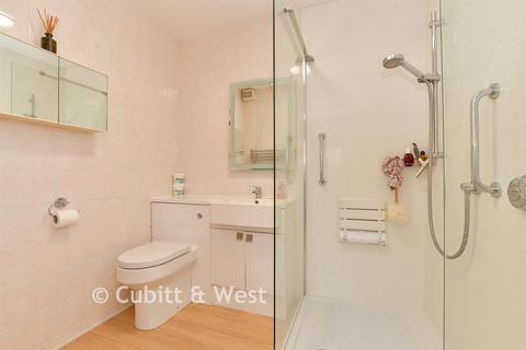 2 bedroom flat for sale, Alma Road, Reigate, Surrey
