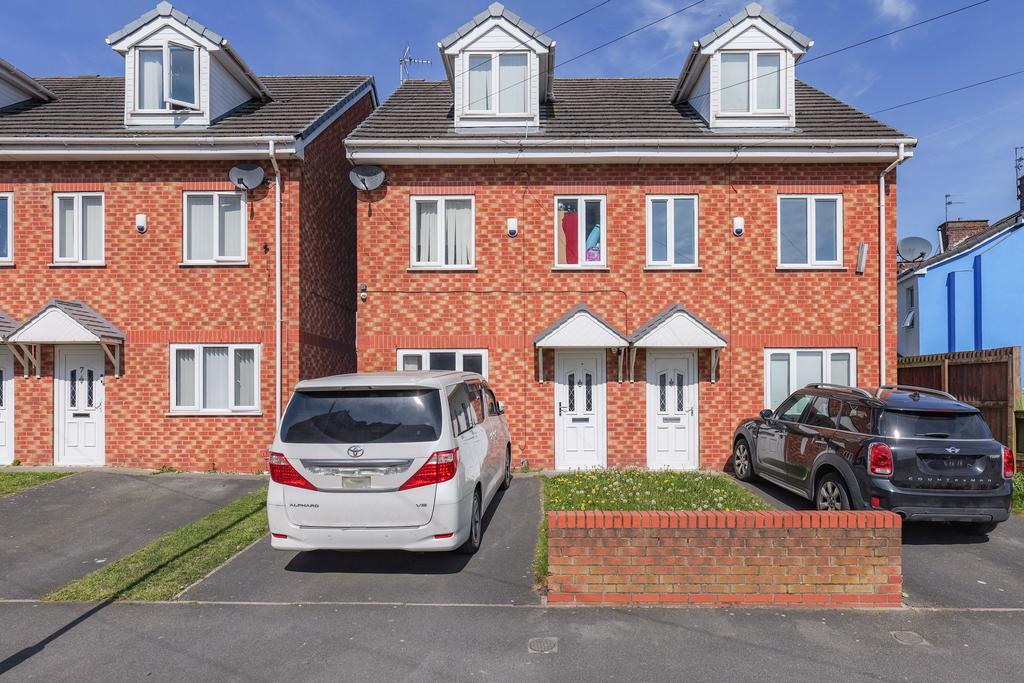 4 bedroom semi-detached house for sale