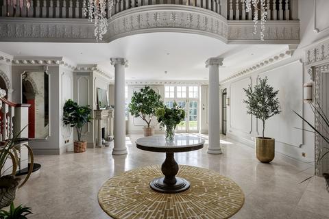 7 bedroom country house for sale, Farnham, Surrey, GU10
