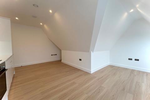 2 bedroom apartment to rent, Manor Road, Greenview House, SM6