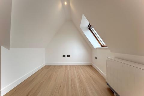 2 bedroom apartment to rent, Manor Road, Greenview House, SM6