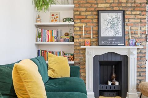 2 bedroom flat for sale, Buckland Road, London E10