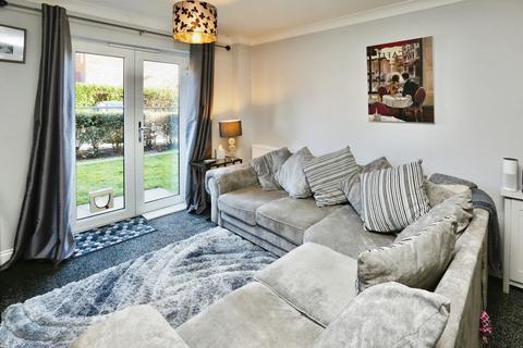 2 bedroom flat for sale, Laura Close, Compton, Winchester, Hampshire, SO21