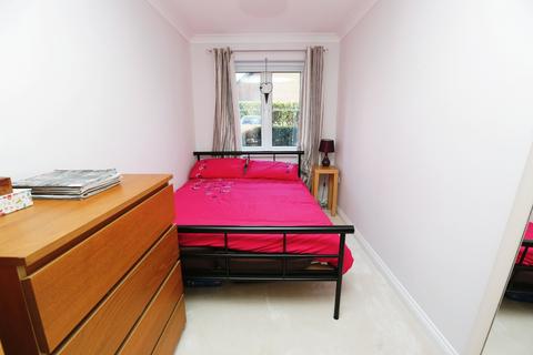 2 bedroom flat for sale, Laura Close, Compton, Winchester, Hampshire, SO21