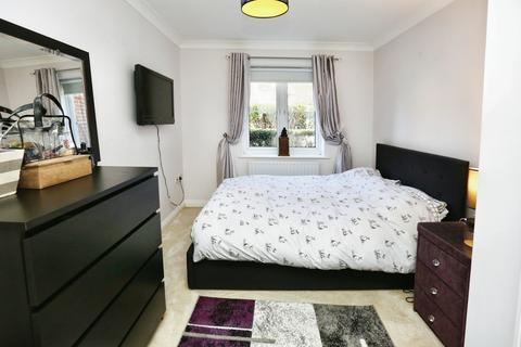 2 bedroom flat for sale, Laura Close, Compton, Winchester, Hampshire, SO21