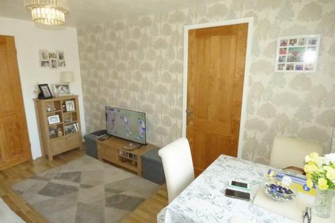 2 bedroom flat for sale, Lower Town Street, Bramley LS13