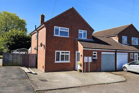 4 bedroom detached house for sale, Farm House Close, Bottesford, Leicestershire