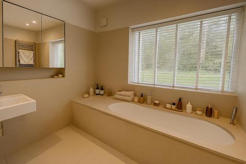 4 bedroom detached house to rent, Drift Road, Winkfield, Windsor, Berkshire SL4