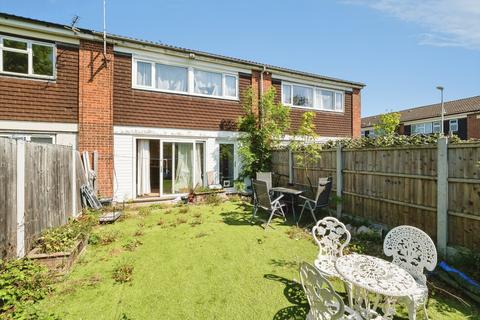 2 bedroom terraced house for sale, Neave Crescent, Romford, RM3