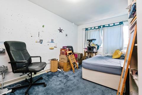 2 bedroom terraced house for sale, Neave Crescent, Romford, RM3