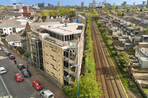 2 bedroom flat for sale, Crwys Road, Cardiff, CF24