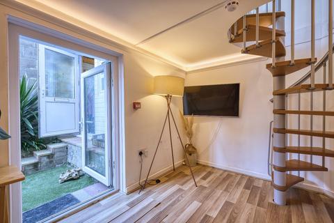 2 bedroom flat for sale, Hardres Street, Ramsgate, Kent, CT11