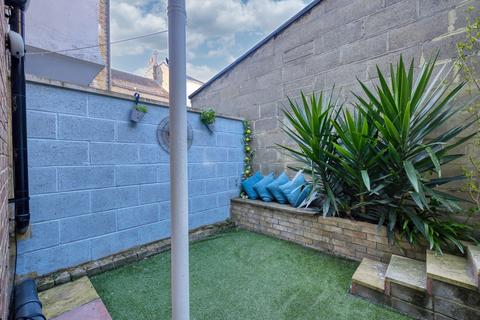 2 bedroom flat for sale, Hardres Street, Ramsgate, Kent, CT11